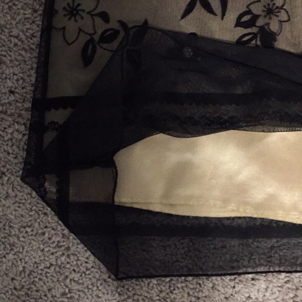 Ladies Gold and Black Skirt. - Picture 2 of 3